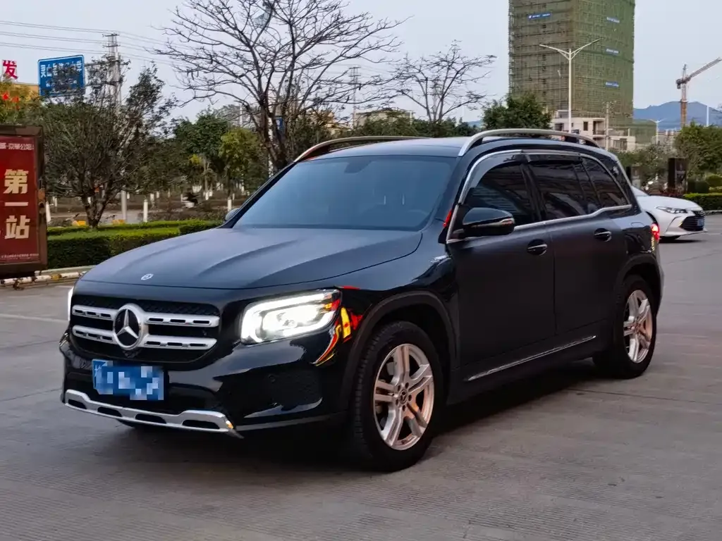 Mercedes-Benz GLB — фото 1