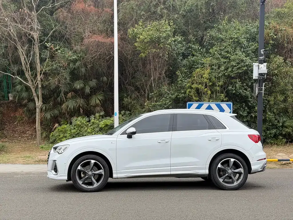 Audi Q3 2021 из CN, фото 3