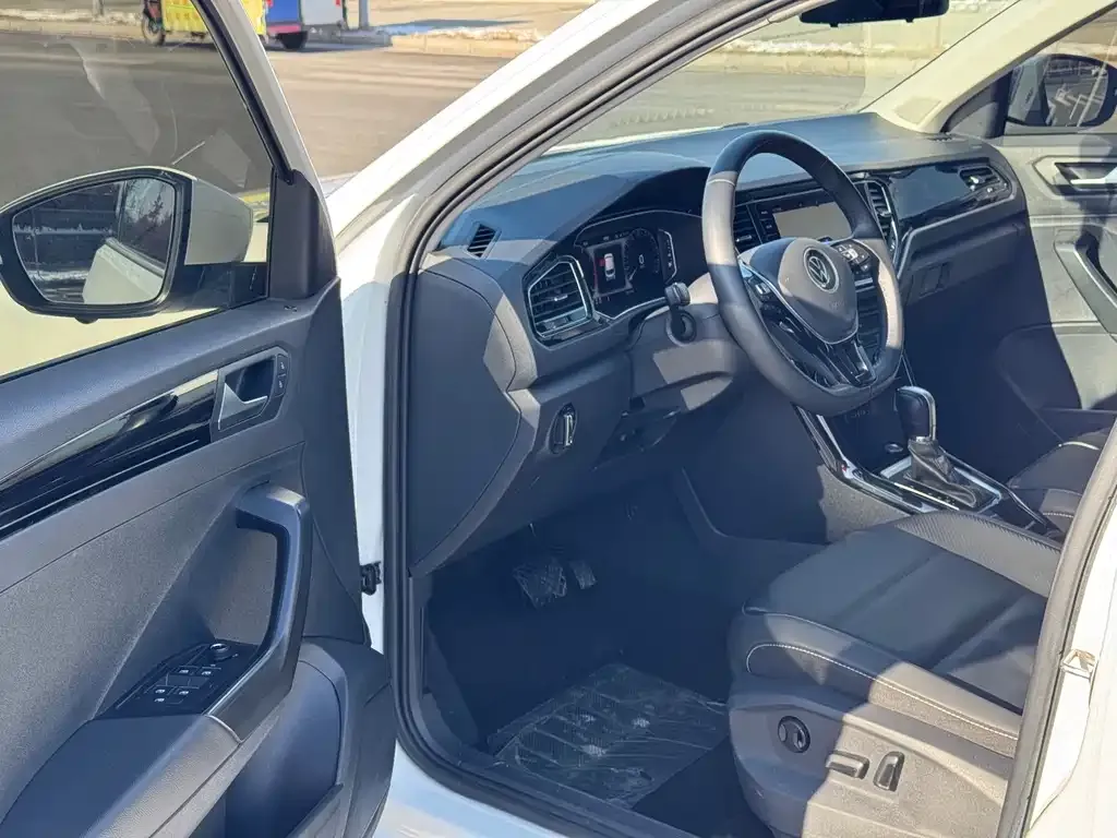 Volkswagen T-Roc 2023 из CN, фото 3