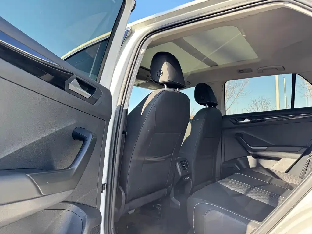 Volkswagen T-Roc 2023 из CN, фото 8