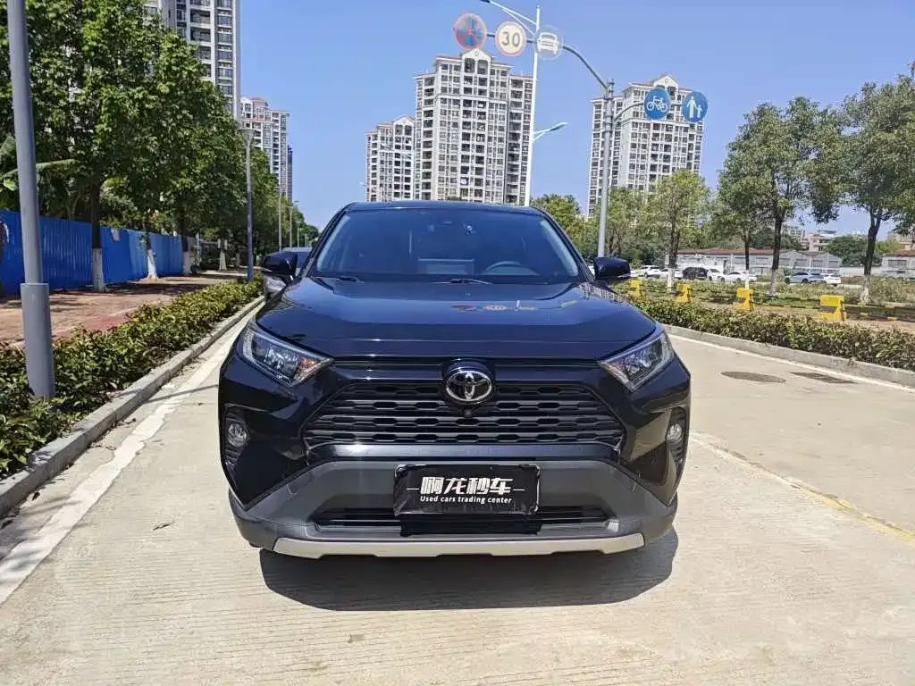 Toyota RAV4 — фото 8