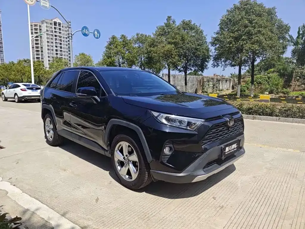 Toyota RAV4 — фото 3