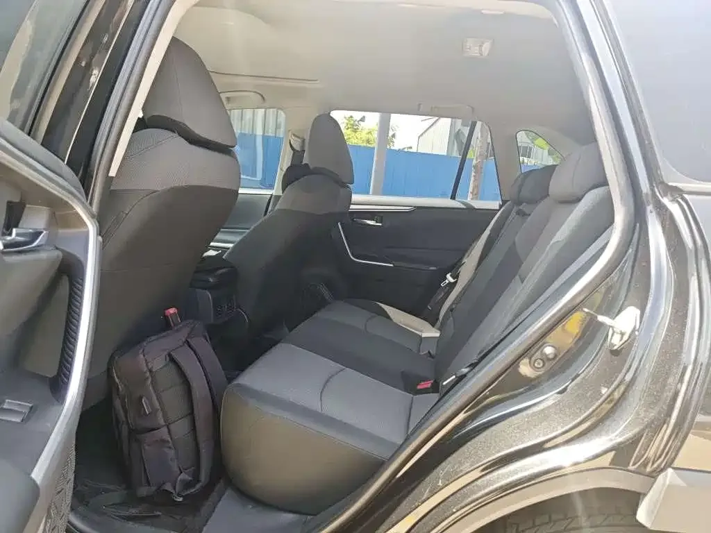 Toyota RAV4 — фото 7