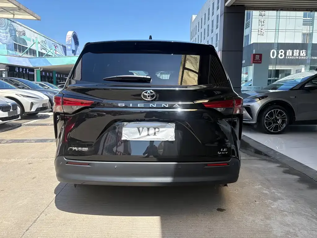 Toyota Sienna — фото 4