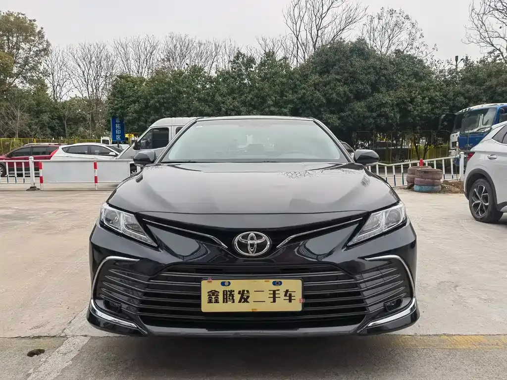 Toyota Camry — фото 10
