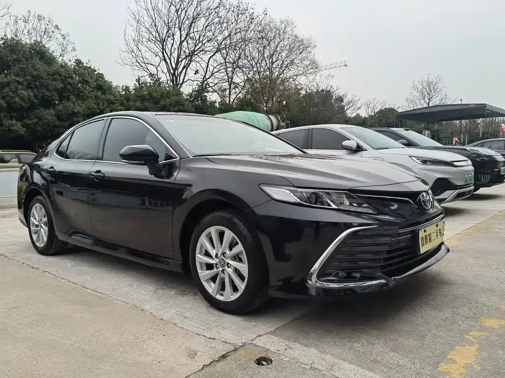 Toyota Camry — фото 6