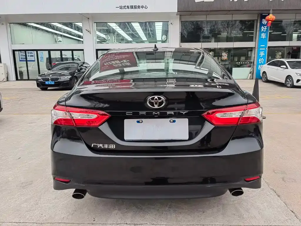 Toyota Camry — фото 7