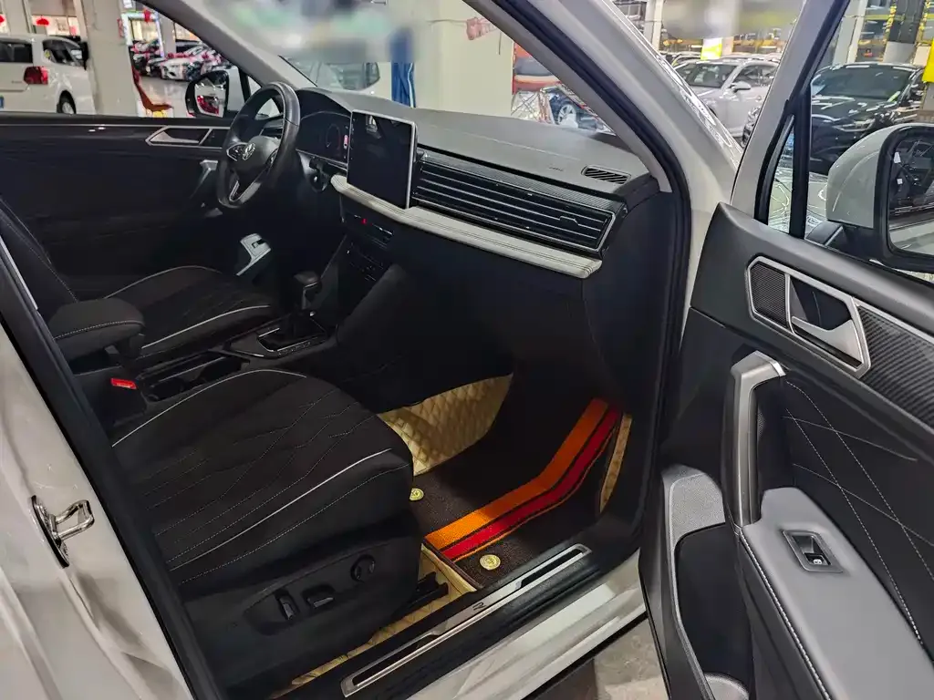 Volkswagen Tiguan L 2023 из CN, фото 8