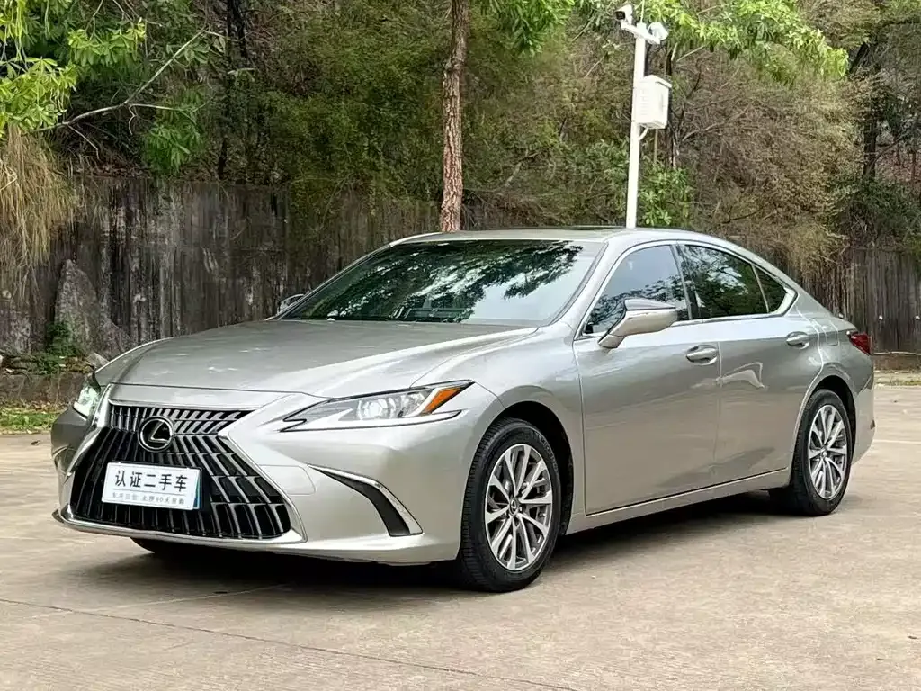Lexus ES — фото 1