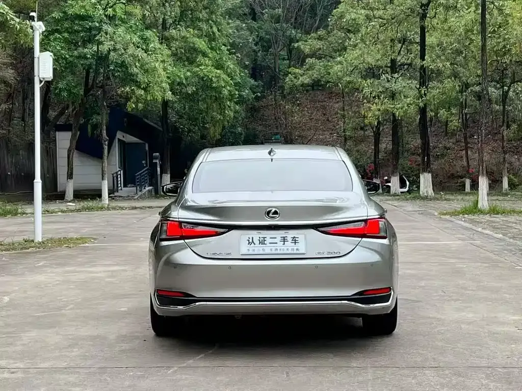 Lexus ES — фото 9