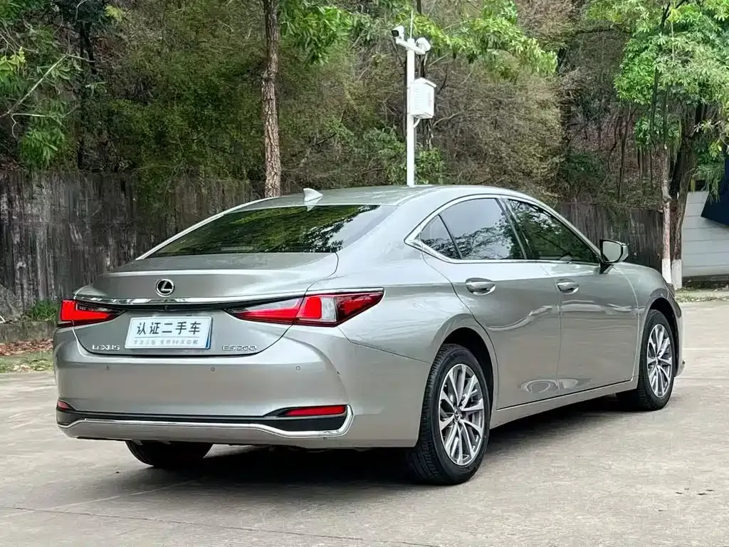 Lexus ES — фото 6