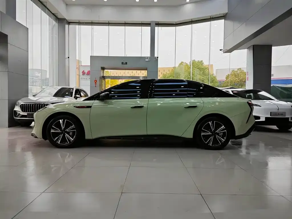 Hongqi EH7 2024 из CN, фото 2