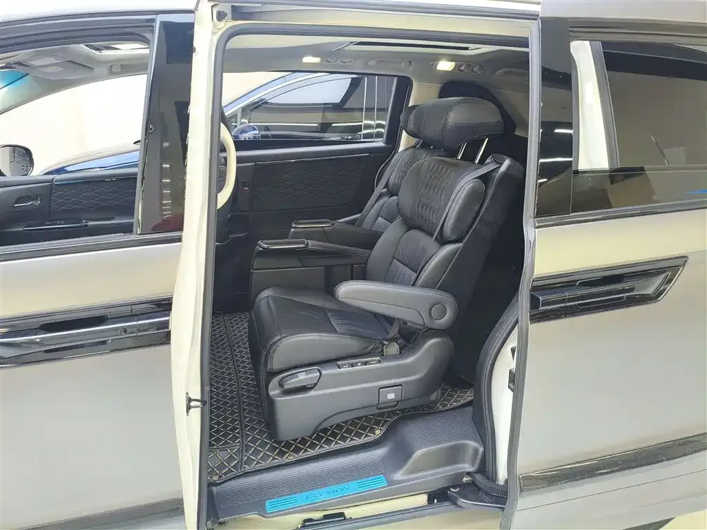 Honda Elysion 2022 из CN, фото 8