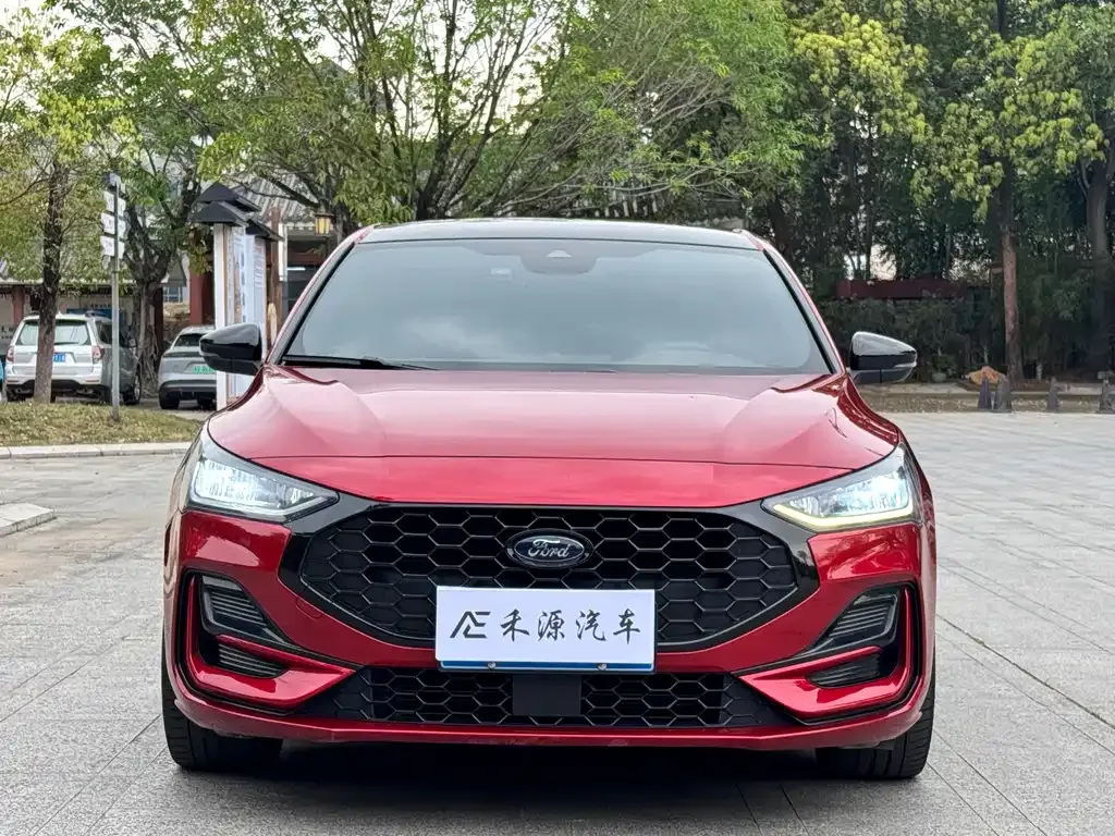 Ford Focus 2023 из CN, фото 7