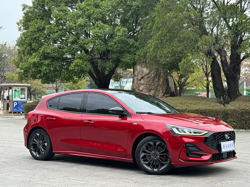 Ford Focus 2023 из CN, фото 6