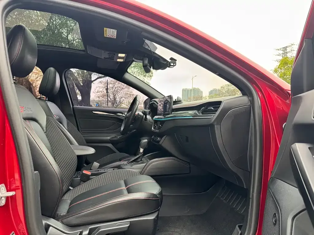Ford Focus 2023 из CN, фото 9