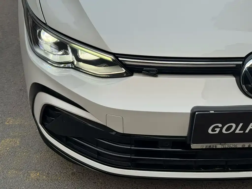 Volkswagen Golf 2024 из CN, фото 2