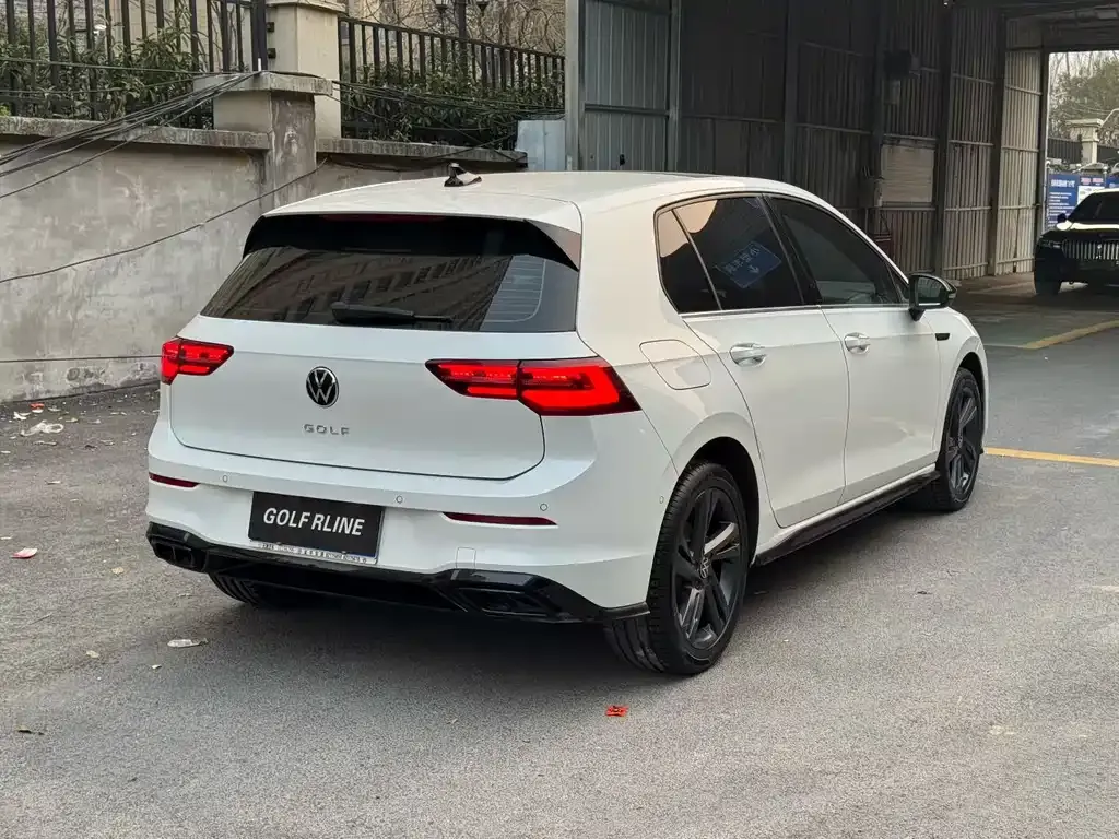 Volkswagen Golf 2024 из CN, фото 8