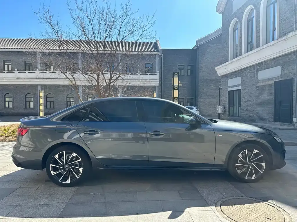 Audi A4L 2023 из CN, фото 5