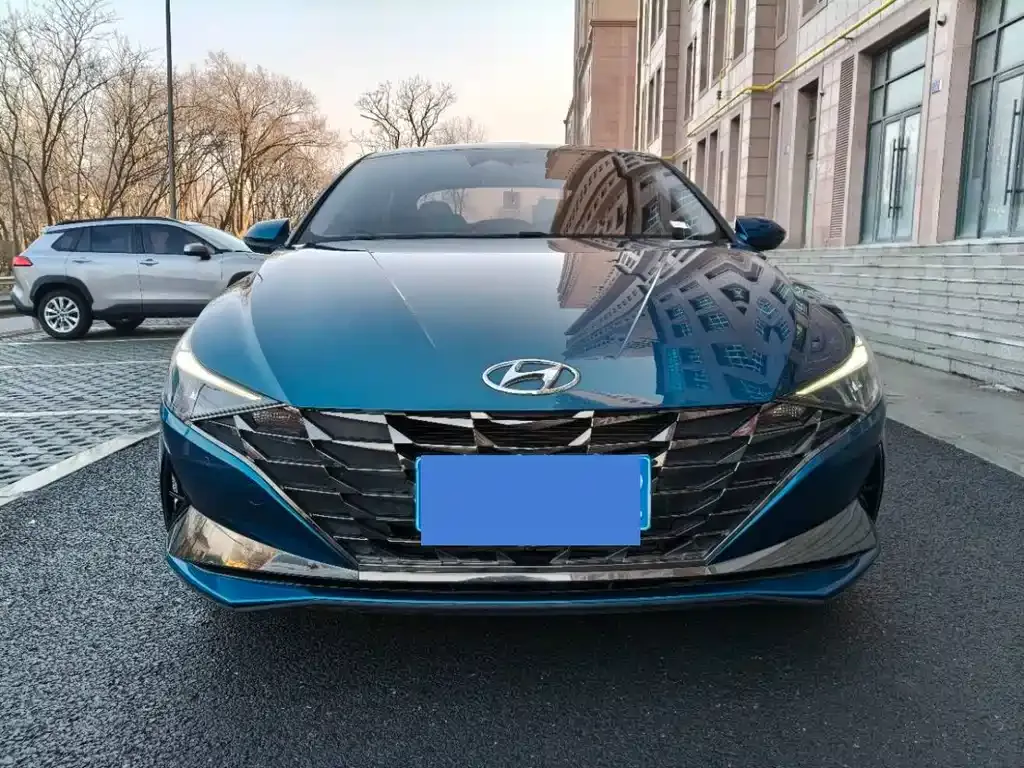 Hyundai Elantra — фото 2