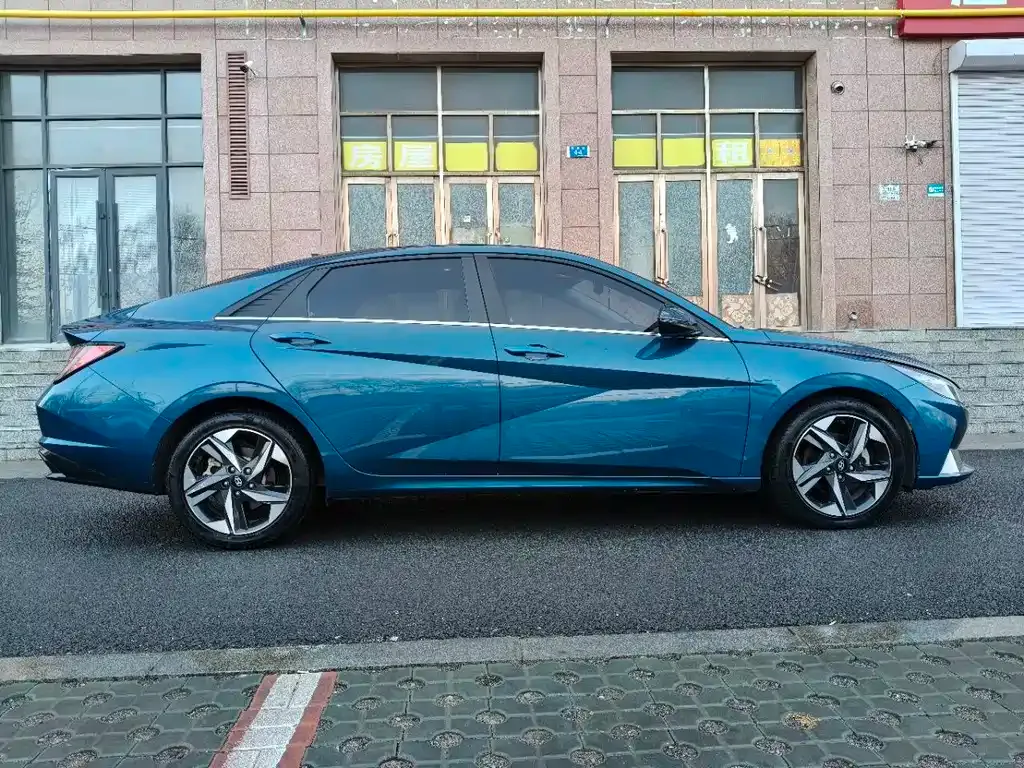 Hyundai Elantra — фото 7