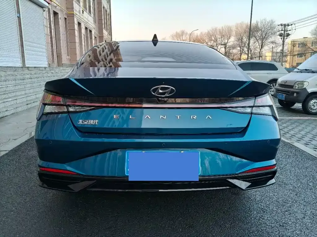 Hyundai Elantra — фото 3