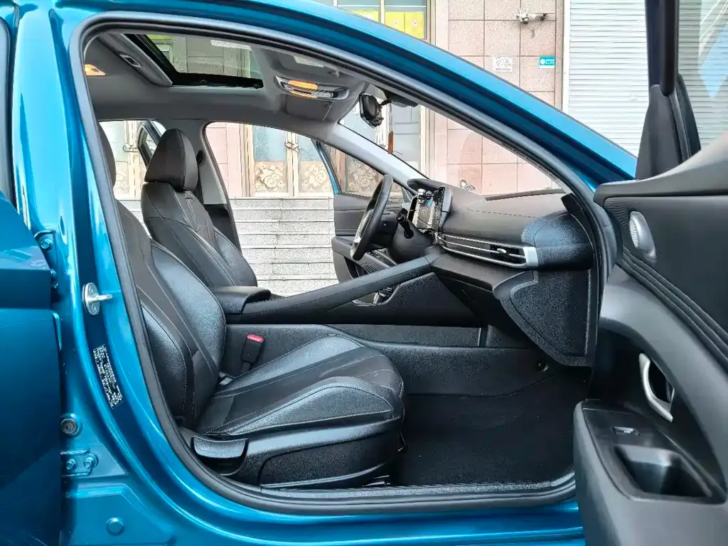 Hyundai Elantra — фото 4