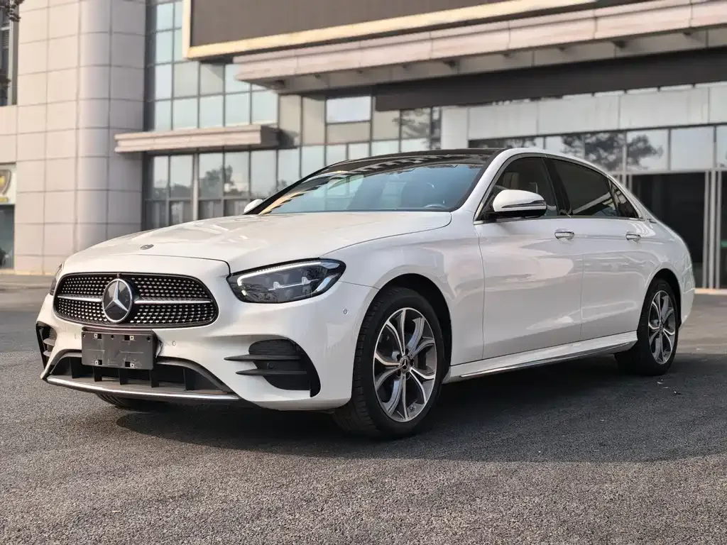 Mercedes-Benz E-Class — фото 1