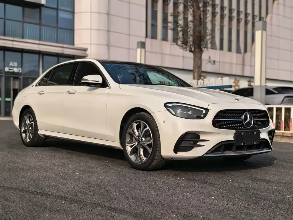 Mercedes-Benz E-Class — фото 7
