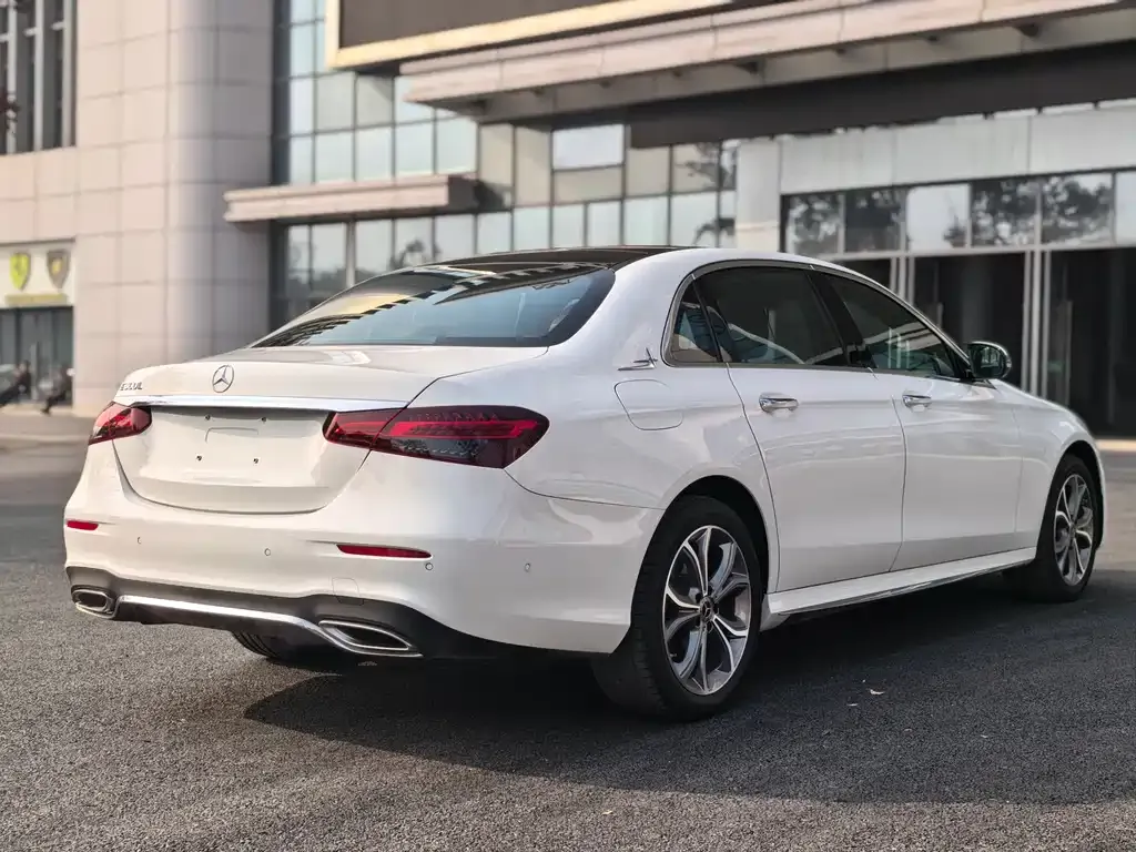 Mercedes-Benz E-Class — фото 10
