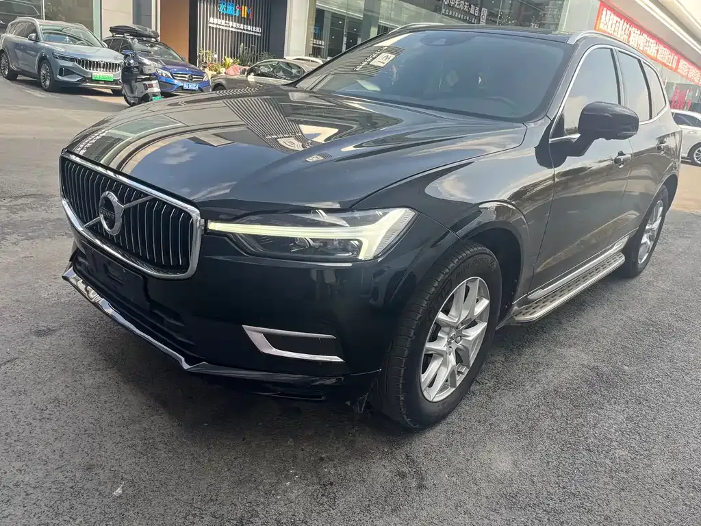 Volvo XC60 — фото 1