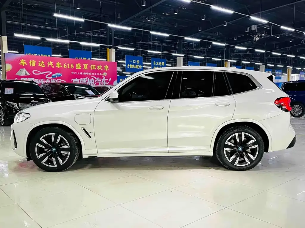 BMW iX3 2024 из CN, фото 8