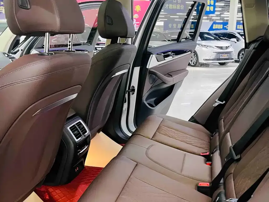 BMW iX3 2024 из CN, фото 7