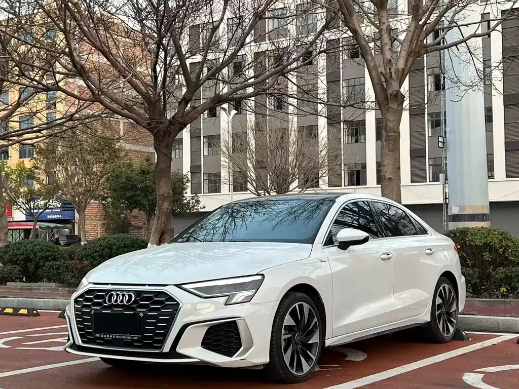 Audi A3 2023 из CN, фото 1