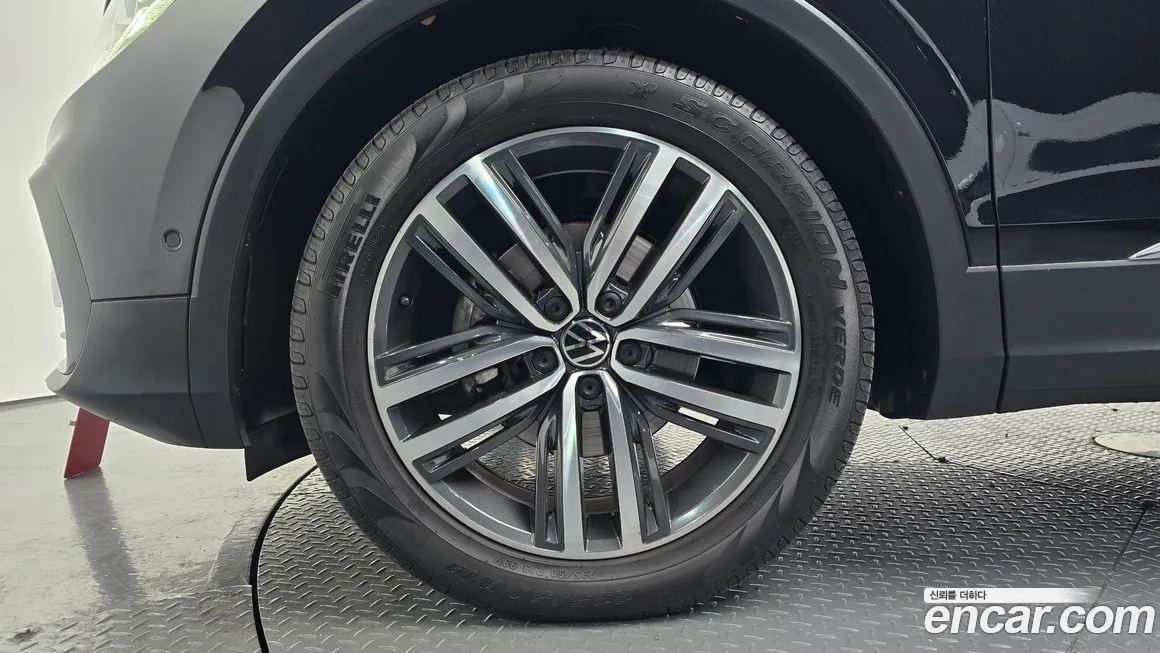 Volkswagen Tiguan — фото 10