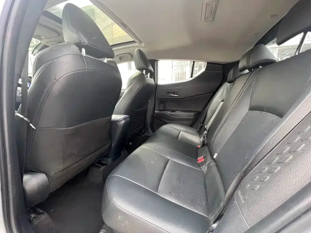 Toyota C-HR 2023 из CN, фото 2