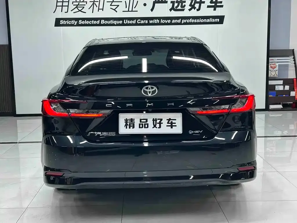 Toyota Camry — фото 6