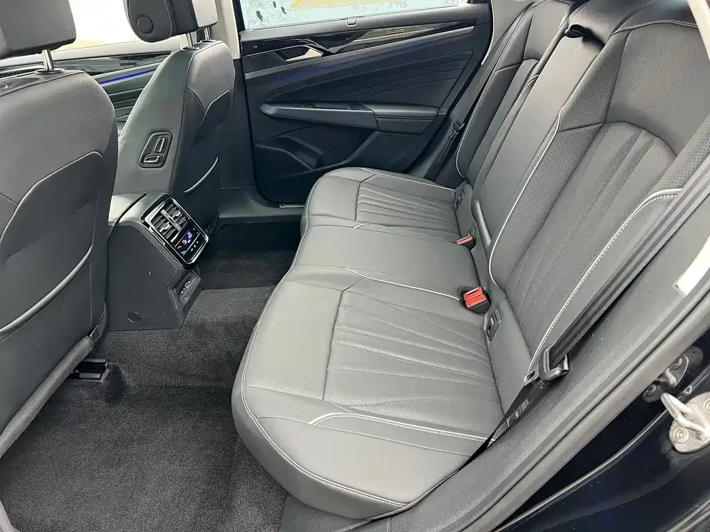 Volkswagen Passat 2024 из CN, фото 6
