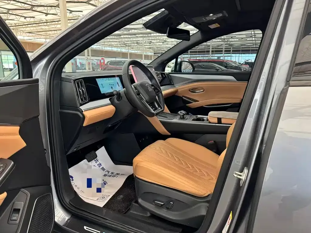 BYD L DM-i — фото 7