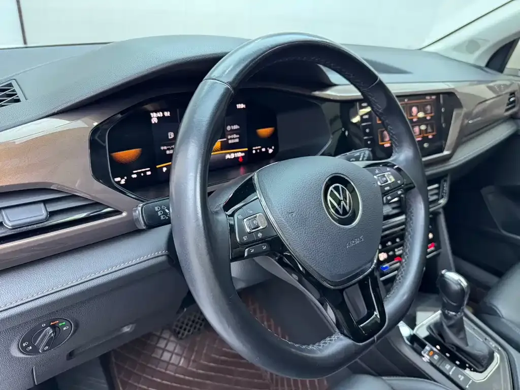 Volkswagen Tharu — фото 3