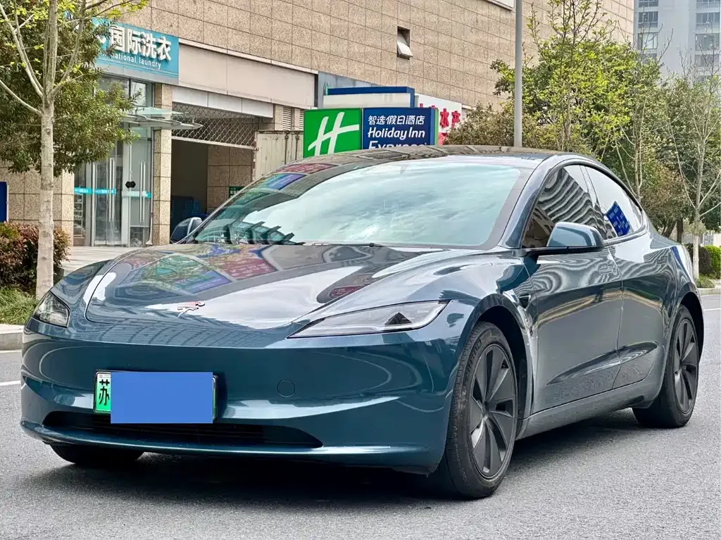 Tesla Model 3 — фото 1