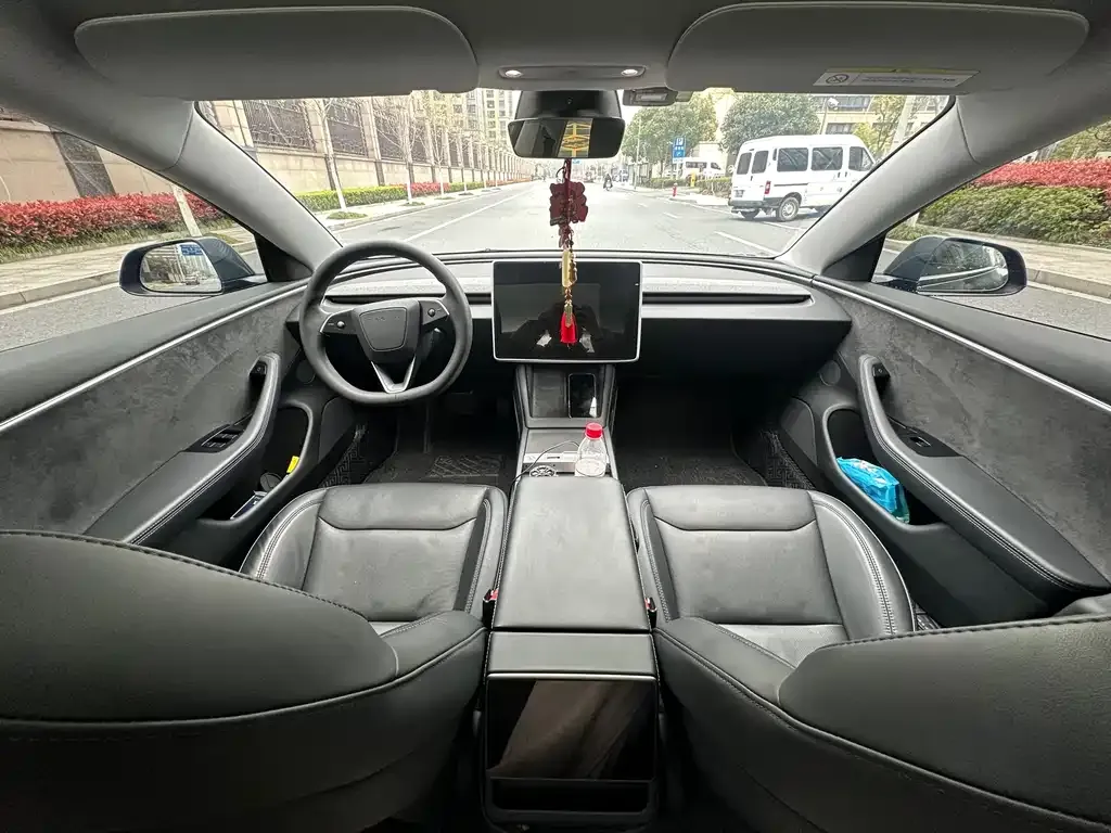 Tesla Model 3 — фото 2