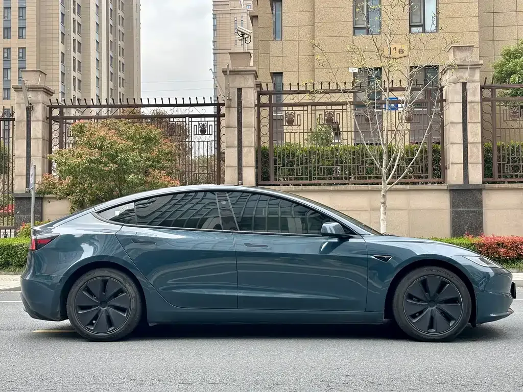 Tesla Model 3 — фото 7