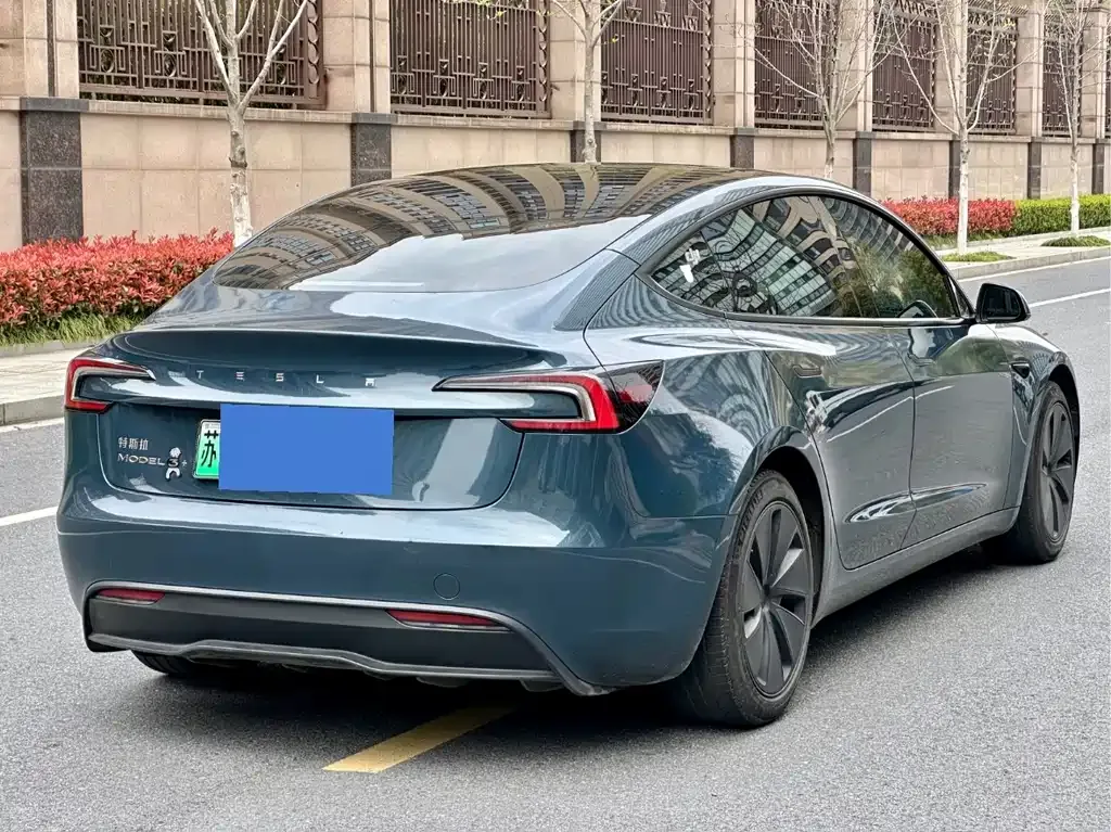 Tesla Model 3 — фото 10