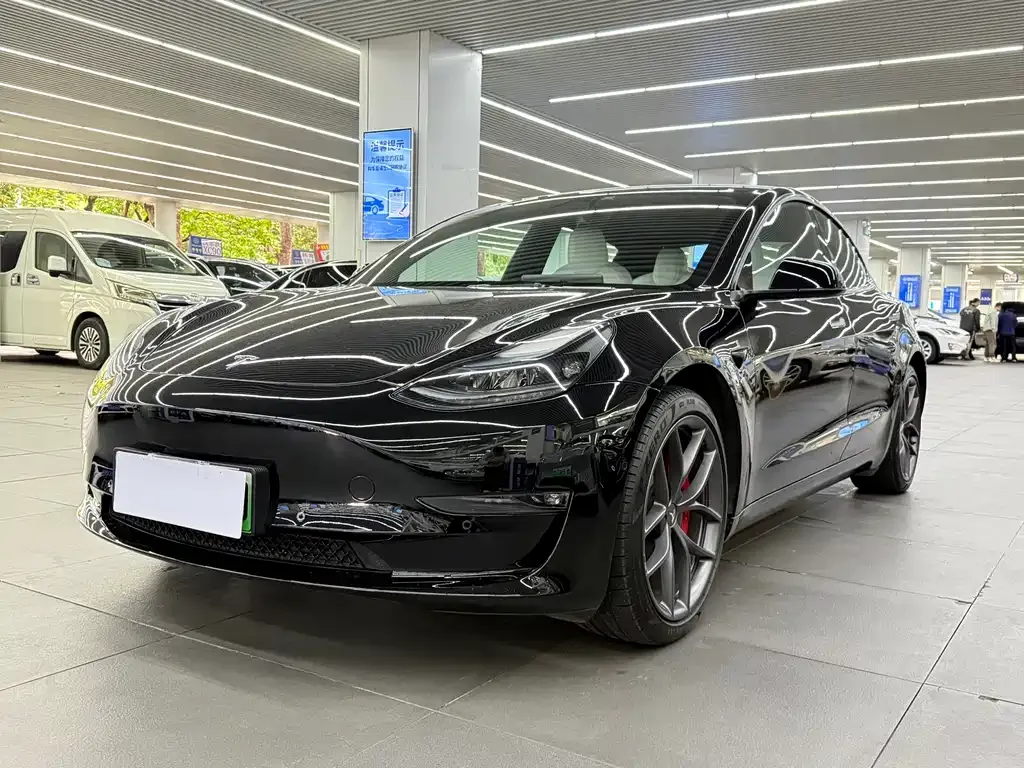 Tesla Model 3 — фото 1