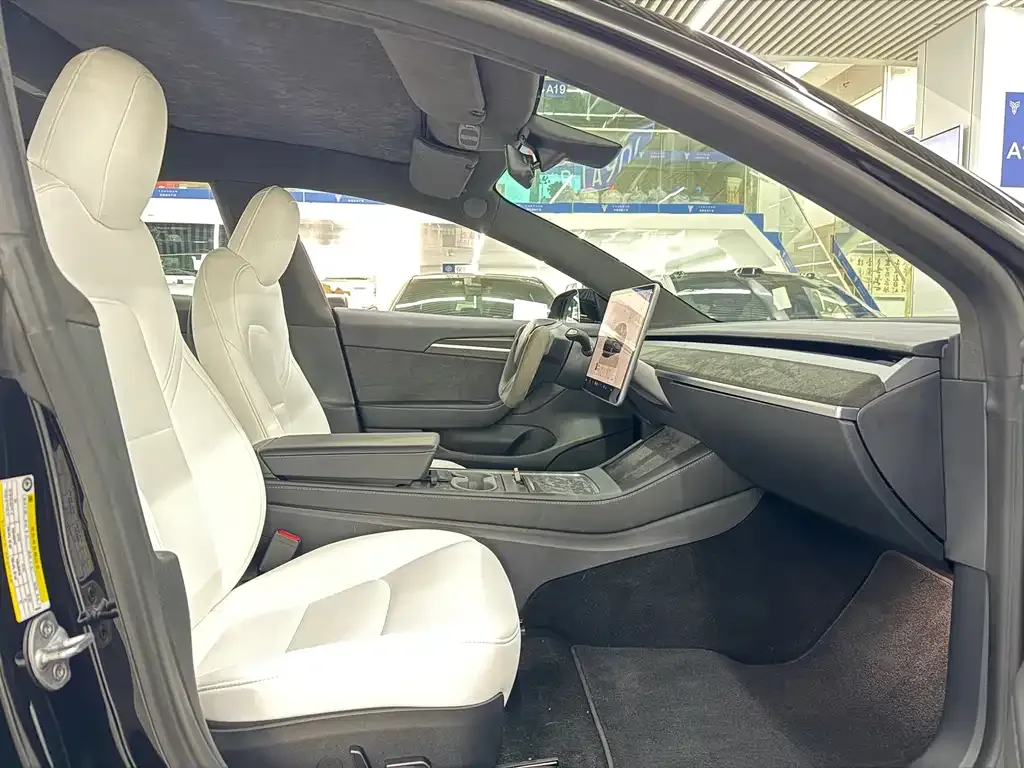 Tesla Model 3 — фото 5