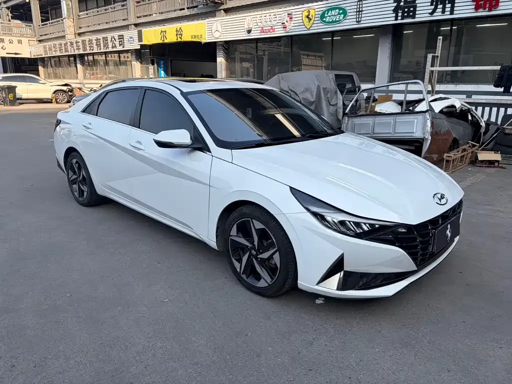 Hyundai Elantra — фото 8