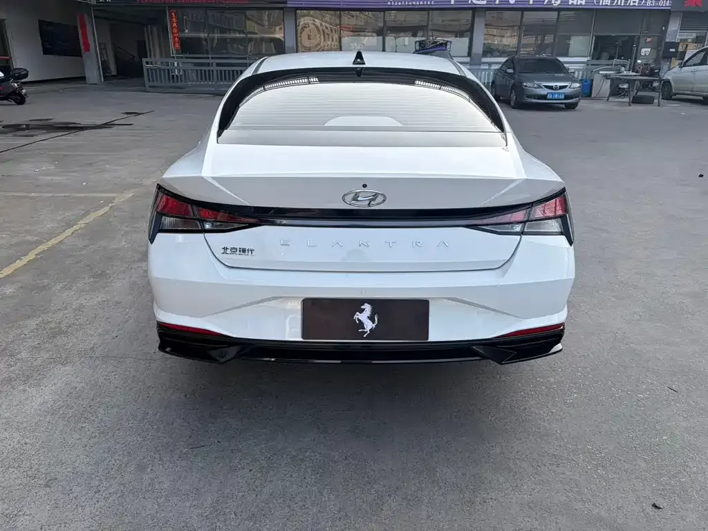 Hyundai Elantra — фото 3