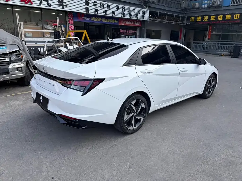 Hyundai Elantra — фото 4