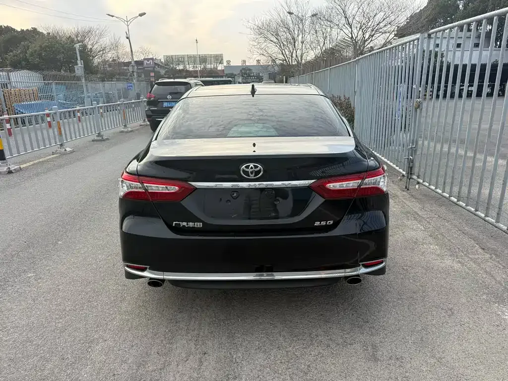 Toyota Camry — фото 8
